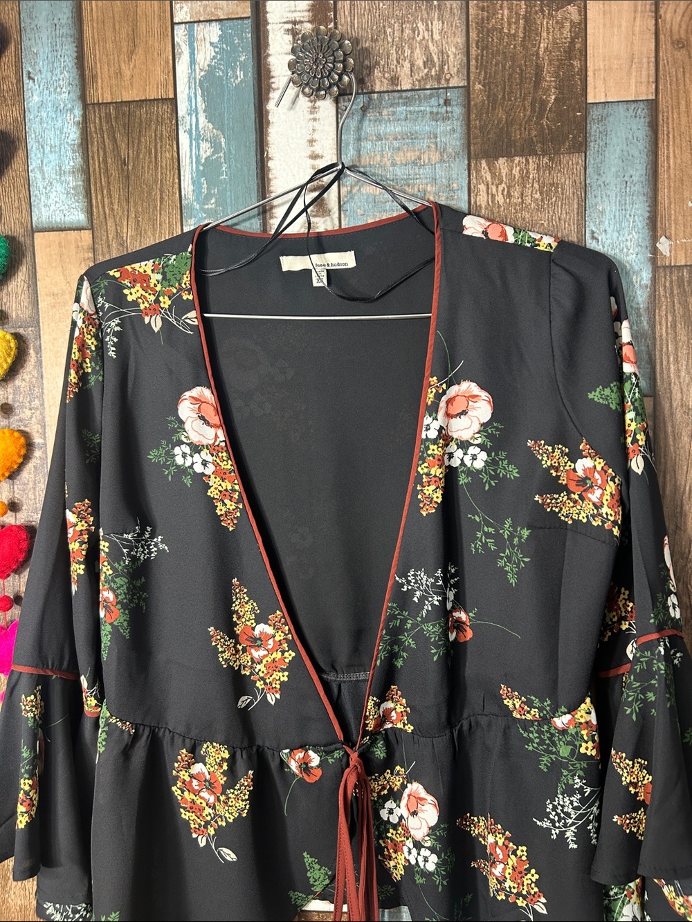 Floral Tie-Front Ruffle flare sleeve top Black - Picture 3 of 16